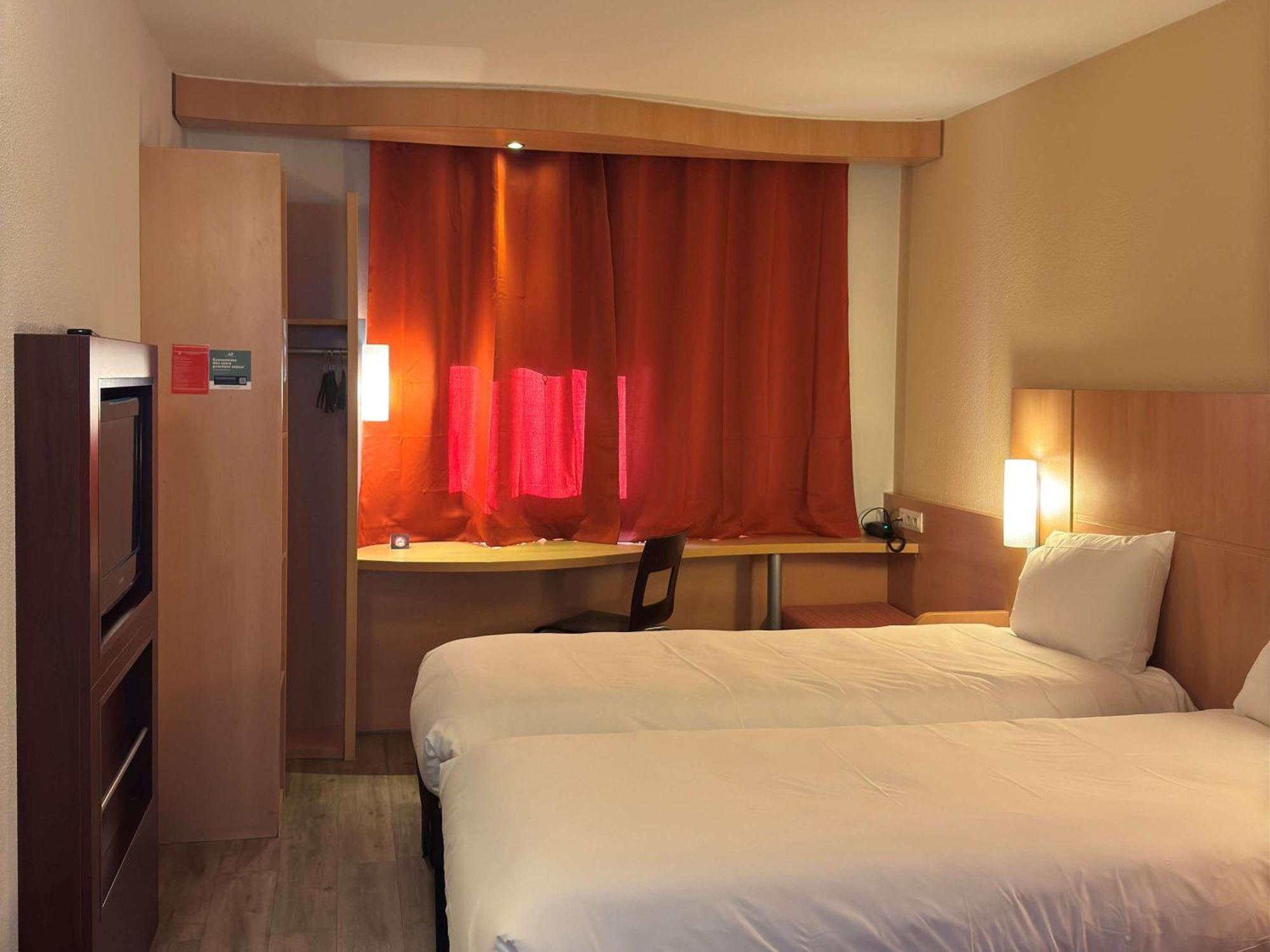 Ibis Istres Trigance Hotel Ngoại thất bức ảnh